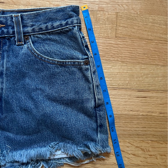 Vintage Levi’s Shorts - Picture 7 of 8
